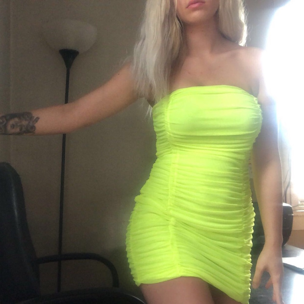 FOREVER 21 Neon bodycon strapless dress